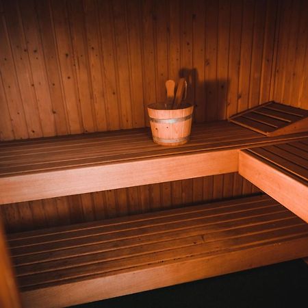 Luxe Vakantiehuis In Het Bos Met Jacuzzi En Sauna Лунтерен Екстериор снимка