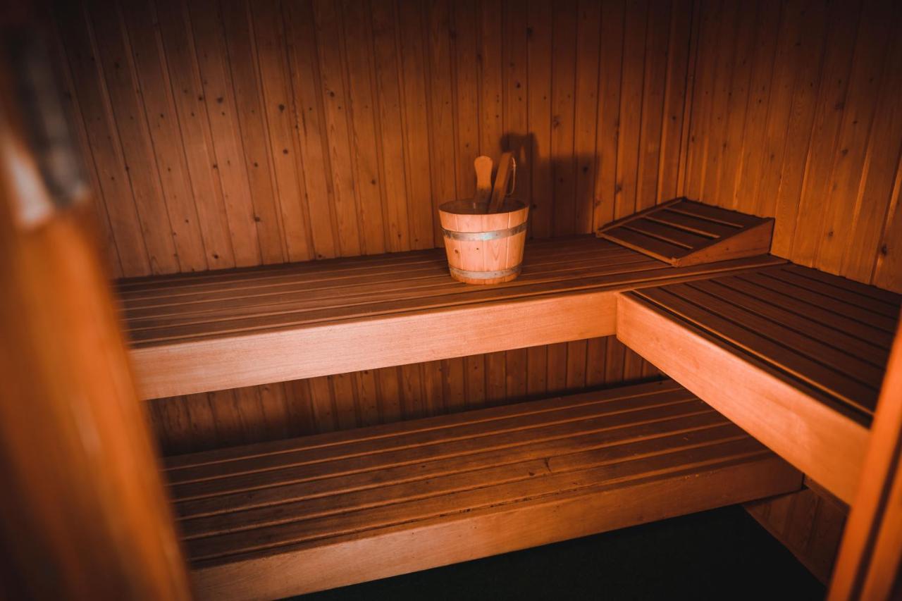 Luxe Vakantiehuis In Het Bos Met Jacuzzi En Sauna Лунтерен Екстериор снимка