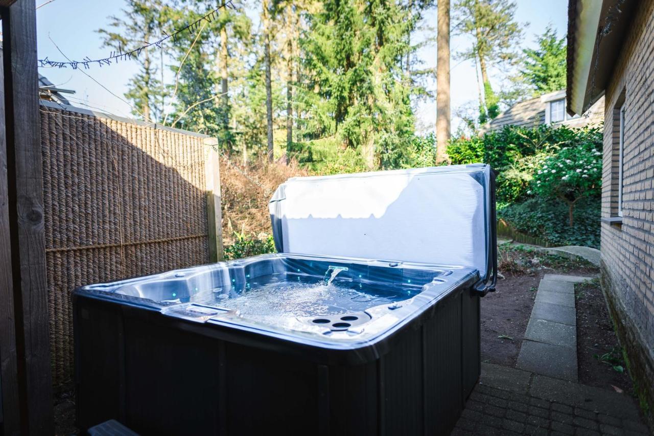 Luxe Vakantiehuis In Het Bos Met Jacuzzi En Sauna Лунтерен Екстериор снимка