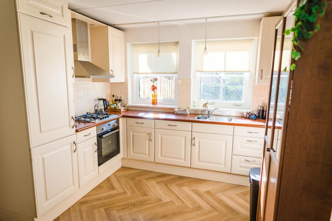 Luxe Vakantiehuis In Het Bos Met Jacuzzi En Sauna Лунтерен Екстериор снимка