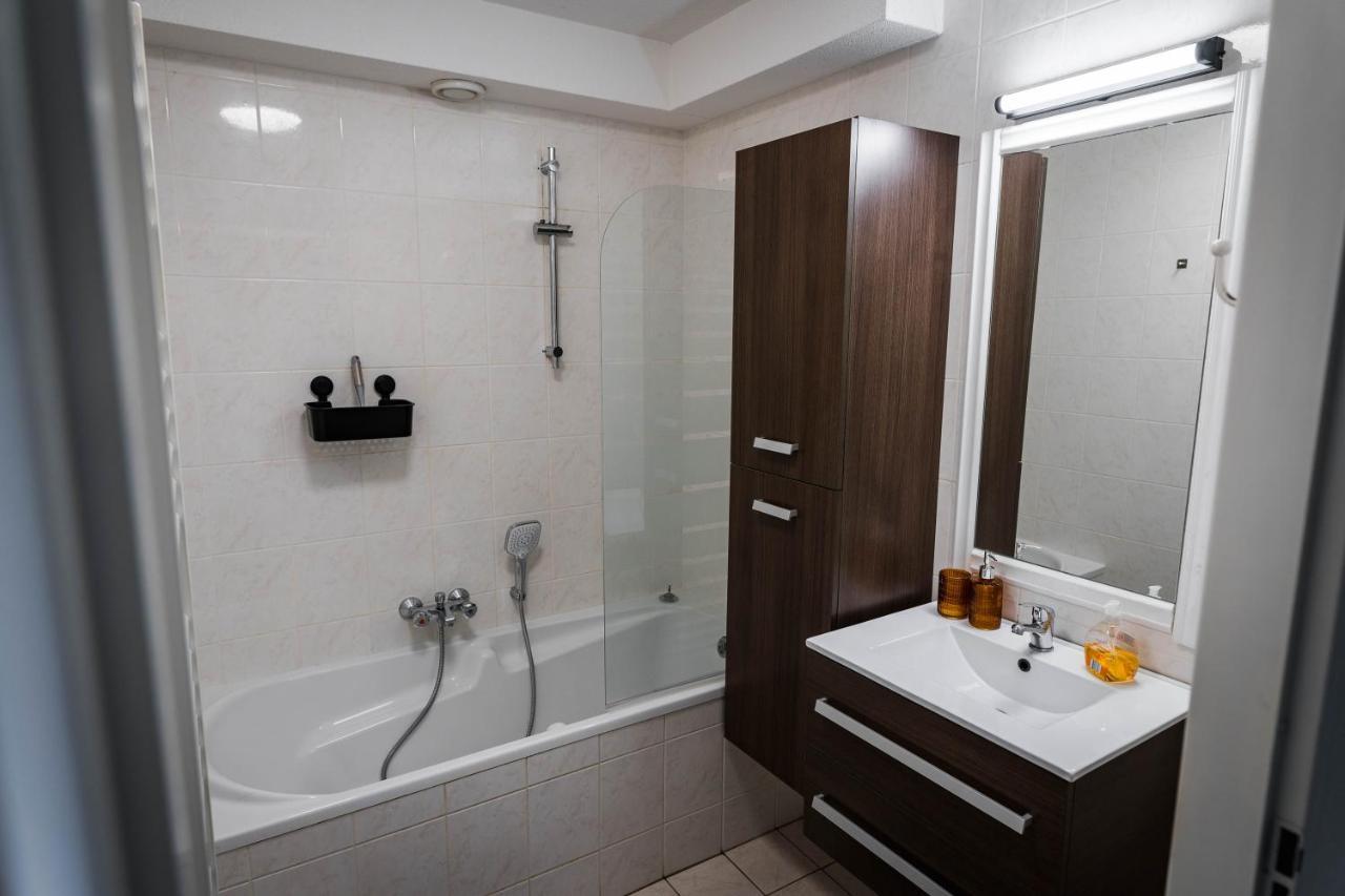 Luxe Vakantiehuis In Het Bos Met Jacuzzi En Sauna Лунтерен Екстериор снимка